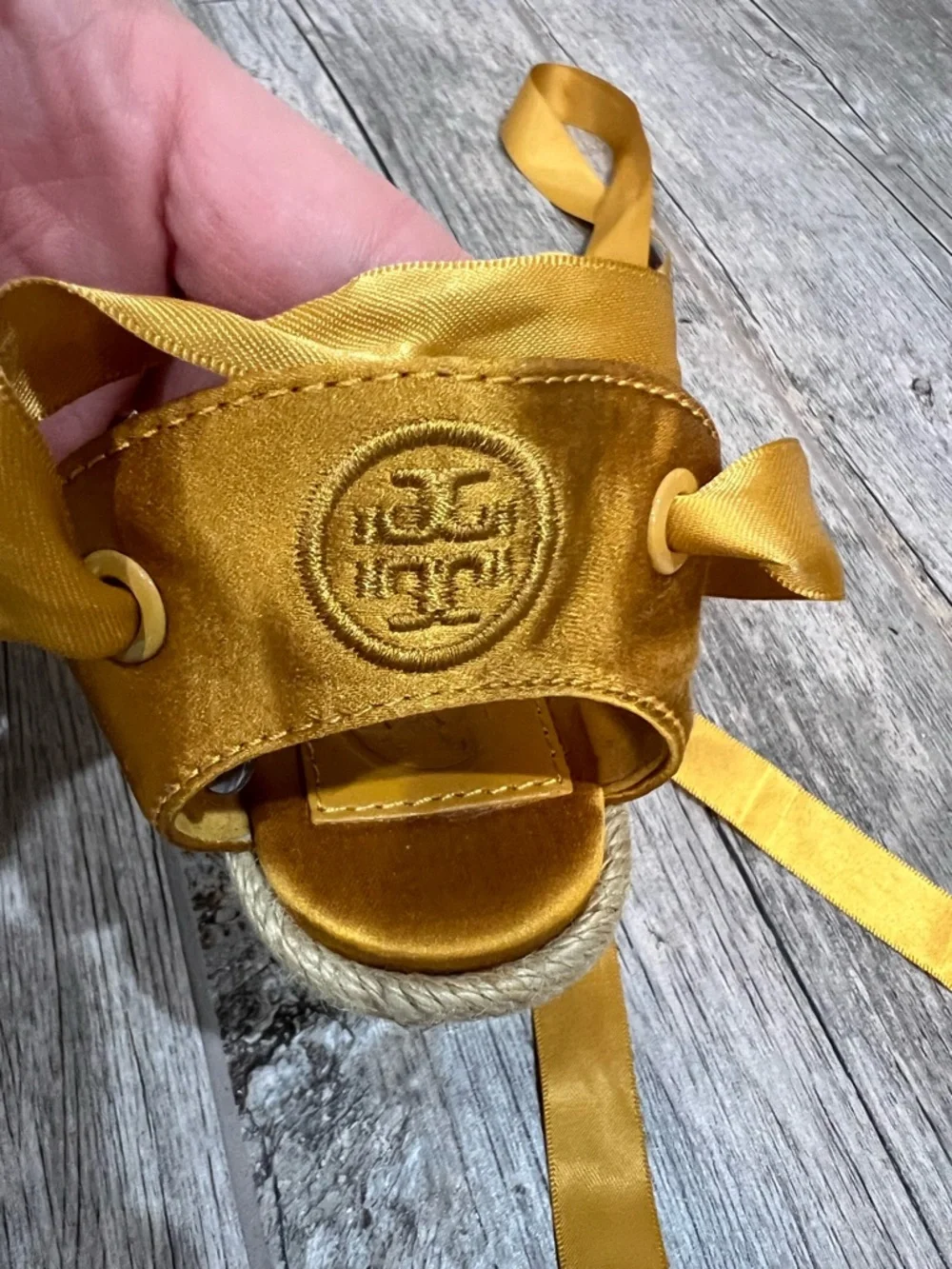 New Tory Burch Elisa Wedge Satin Espadrille Size 5 Golden Fry - Never Worn